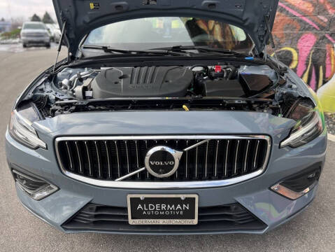 2023 Volvo S60 B5 Ultimate Bright Theme