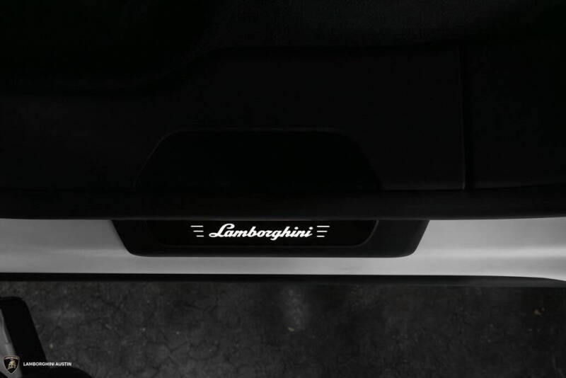 2025 Lamborghini Urus SE