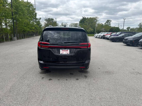 2026 Chrysler Pacifica Select