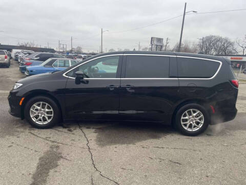 2025 Chrysler Pacifica Select