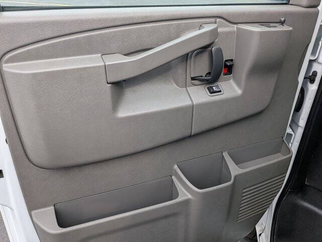 2025 Chevrolet Express LT 3500