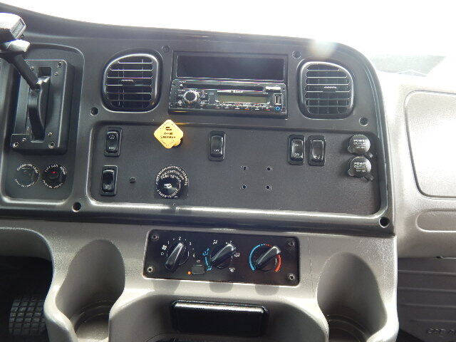 2016 Freightliner M2 106