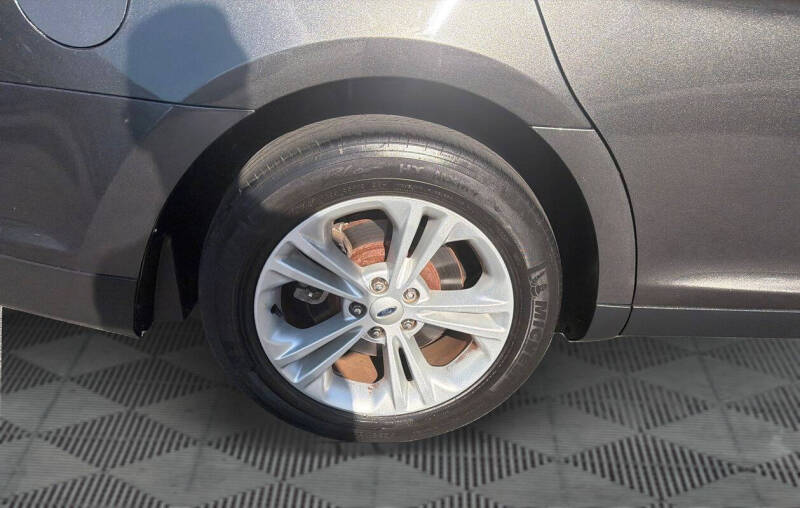 2018 Ford Taurus SE