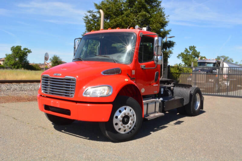 2012 Freightliner M2 106