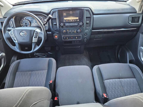 2022 Nissan Titan SV