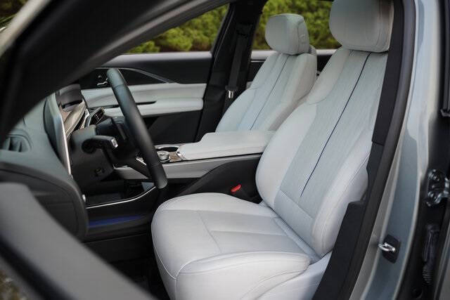 2024 Cadillac LYRIQ Luxury 1