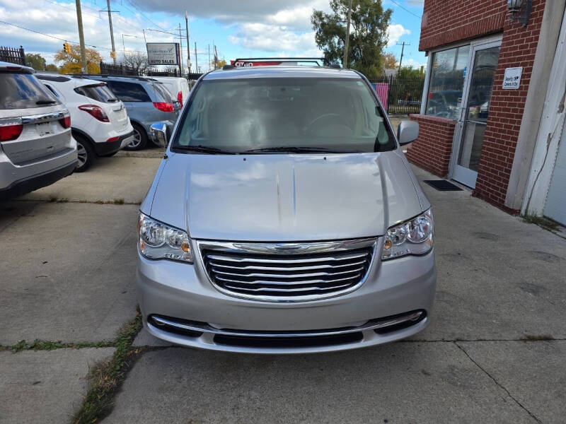 2011 Chrysler Town and Country Touring-L