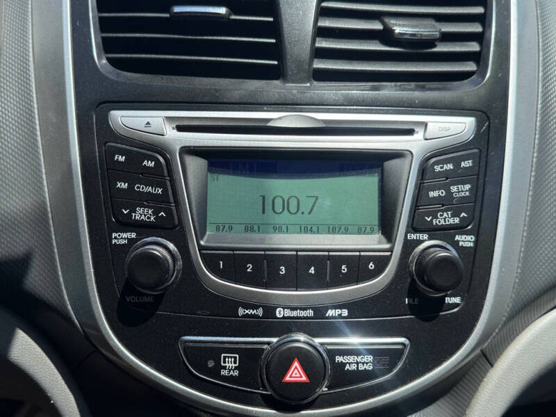 2013 Hyundai Accent SE