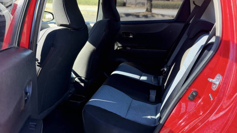 2012 Toyota Yaris 5-Door SE