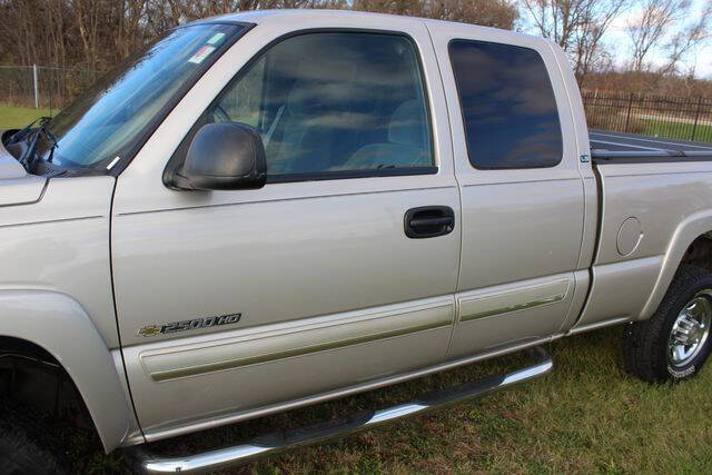 2004 Chevrolet Silverado 2500HD LS photo 12