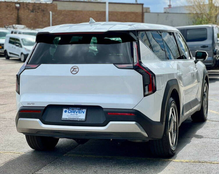 2024 Kia EV9 Light Long Range