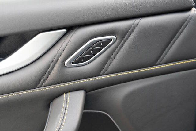 2022 Maserati Levante 16