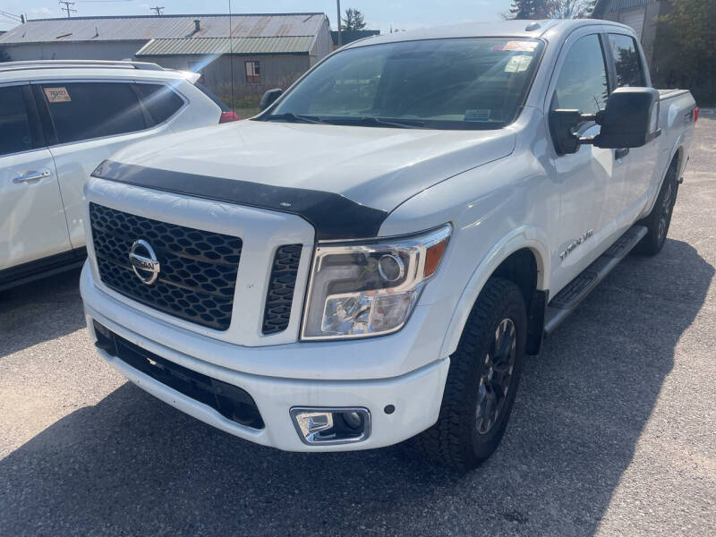 2018 Nissan Titan PRO-4X's photo