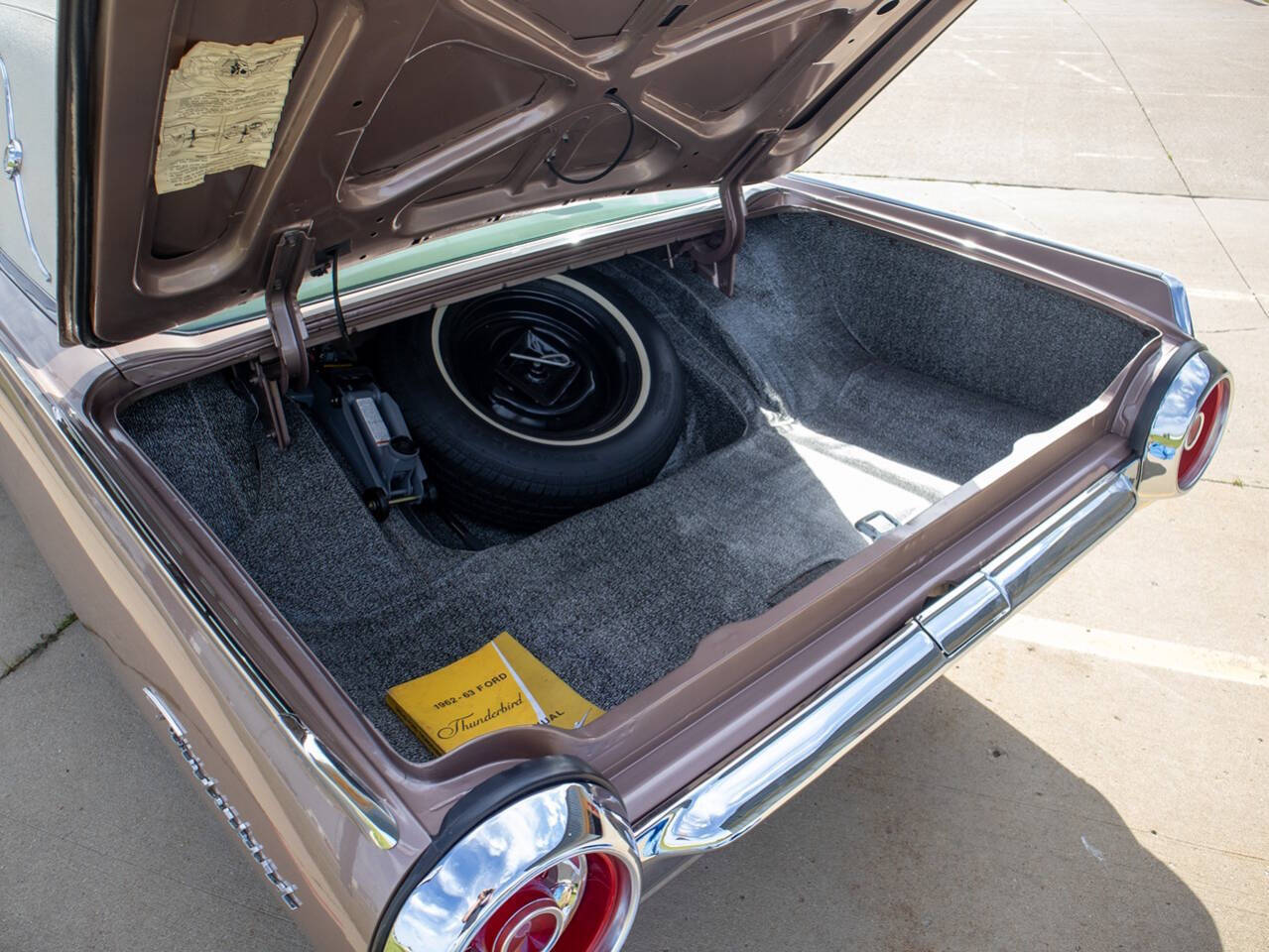 1963 Ford Thunderbird 90