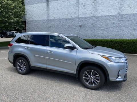 2019 Toyota Highlander for sale at Select Auto in Smithtown NY
