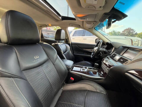 2011 Infiniti M56