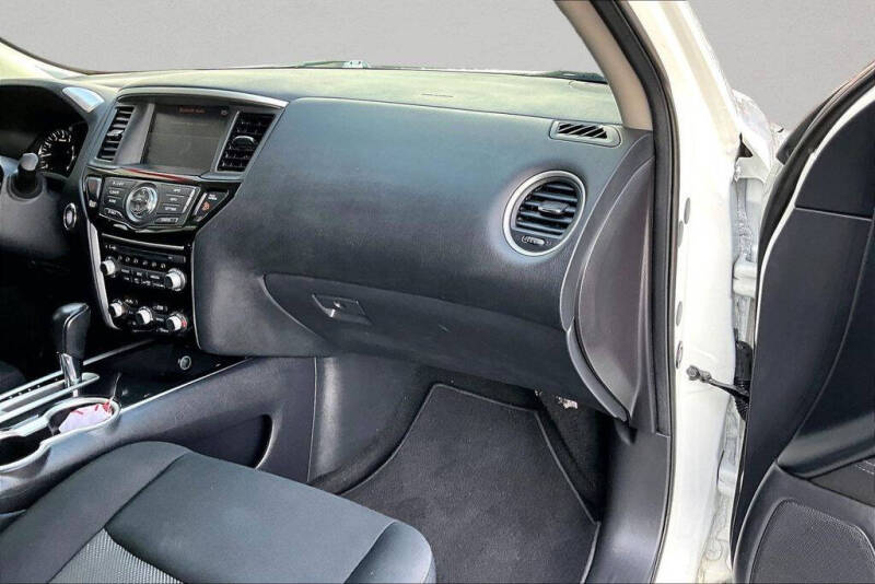 2017 Nissan Pathfinder SV