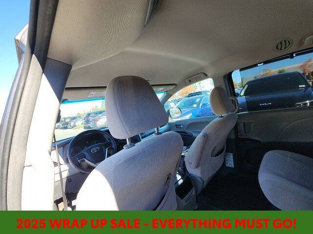 2017 Toyota Sienna LE 7-Passenger