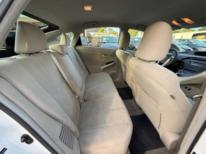 2010 Toyota Prius III