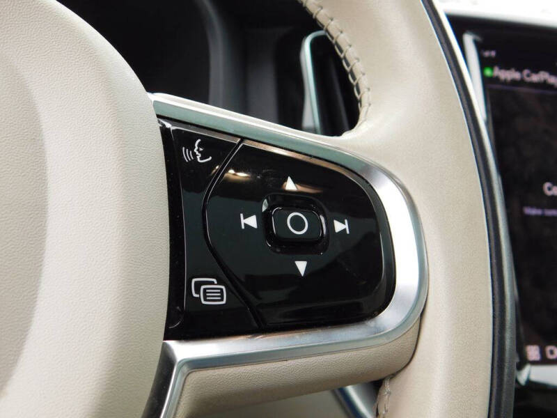 2024 Volvo XC60 B5 Core Dark Theme