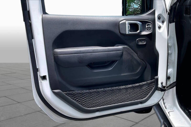 2024 Jeep Gladiator NightHawk