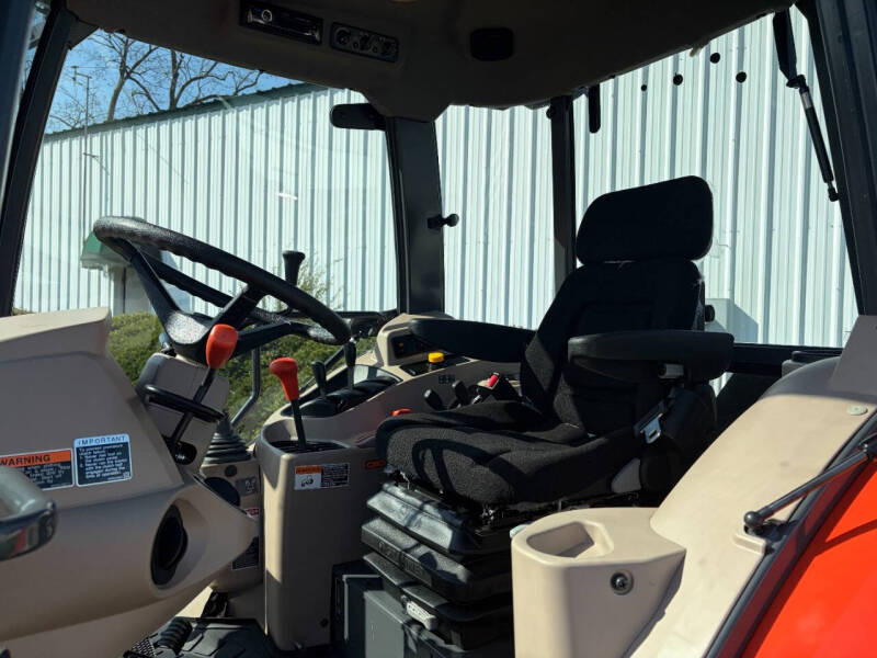 2025 Kubota M7060D