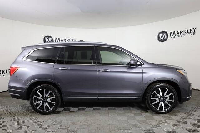 2019 Honda Pilot Touring w/Rear Captain's Chairs