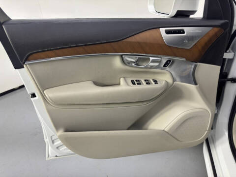 2017 Volvo XC90 T8 eAWD Inscription