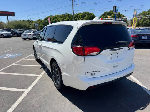 2020 Chrysler Pacifica Touring