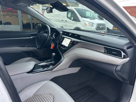 2020 Toyota Camry SE