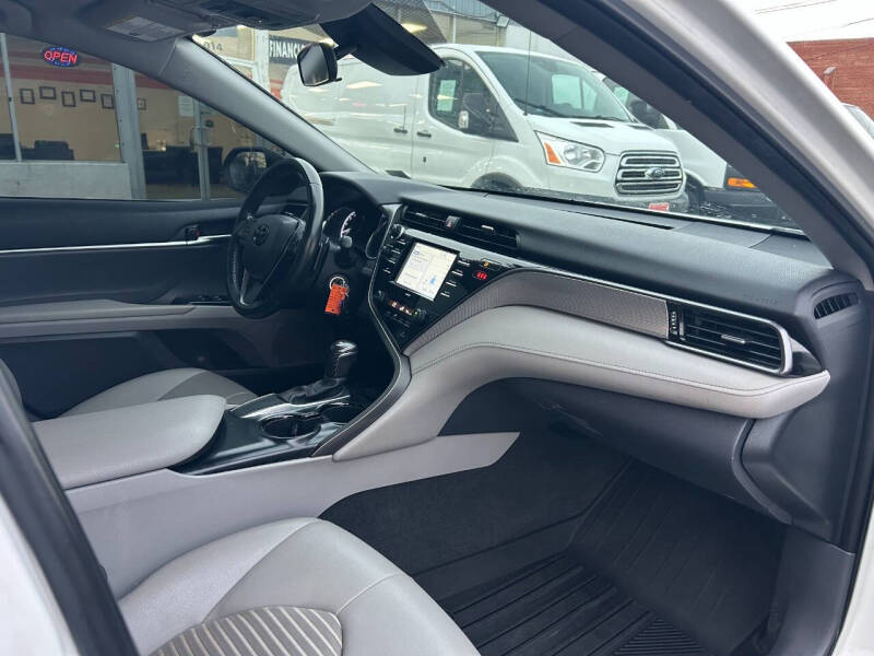 2020 Toyota Camry SE