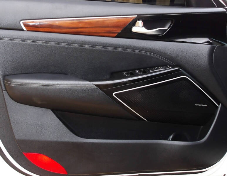 2019 Kia Cadenza Technology