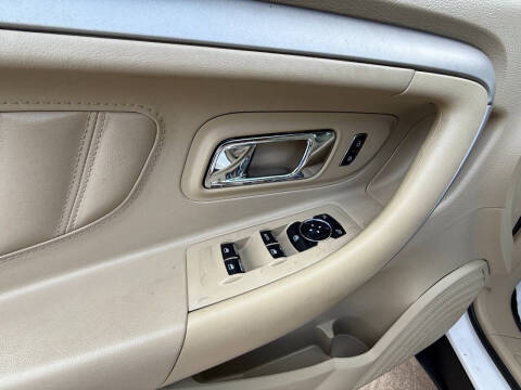 2018 Ford Taurus SEL