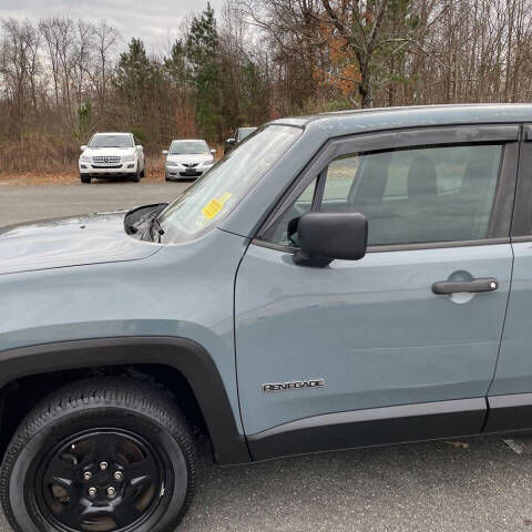 2016 Jeep Renegade Sport photo 2