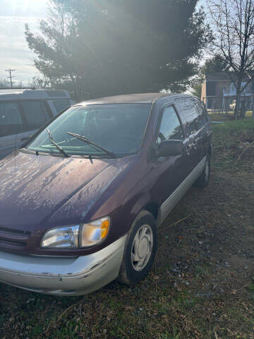 1998 Toyota Sienna for sale at PREOWNED CAR STORE in Bunker Hill WV