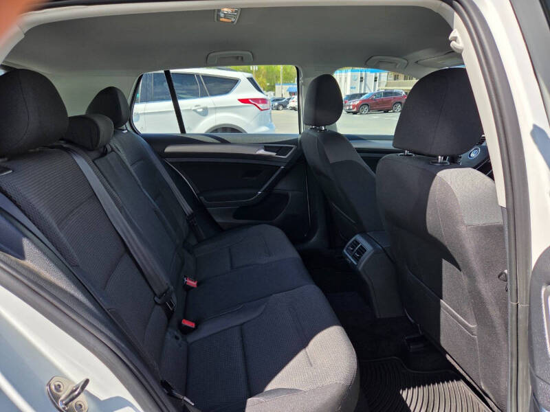 2017 Volkswagen Golf TSI S