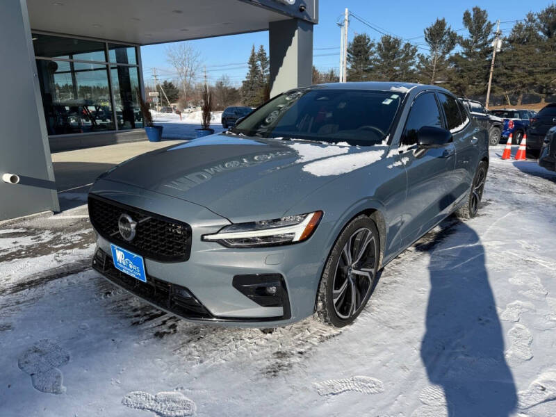 2024 Volvo S60 B5 Plus Dark Theme