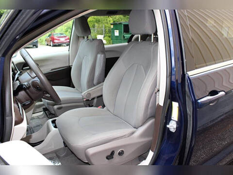 2020 Chrysler Voyager LX