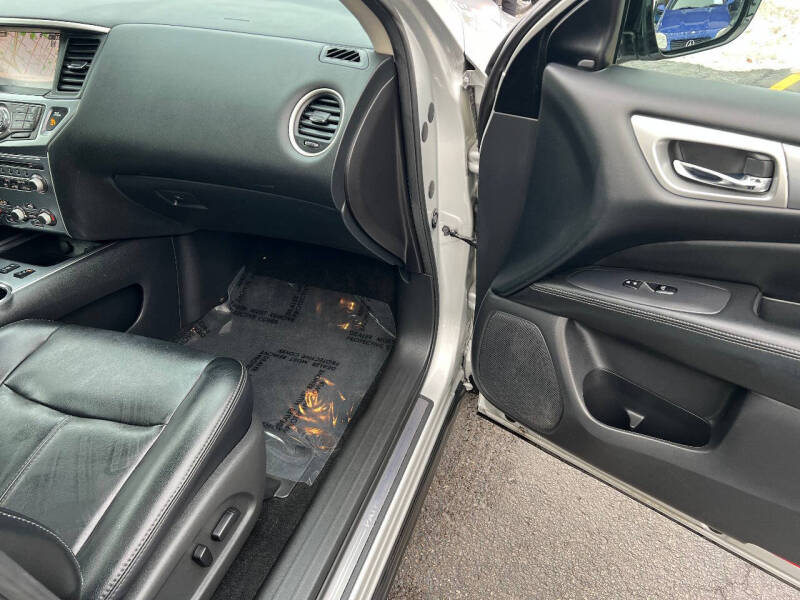 2017 Nissan Pathfinder Platinum