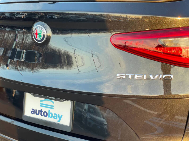 2022 Alfa Romeo Stelvio Quadrifoglio