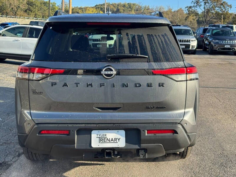 2022 Nissan Pathfinder SV