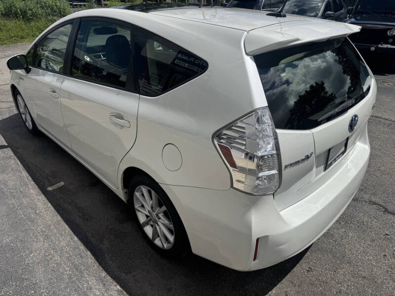 2012 Toyota Prius v Five