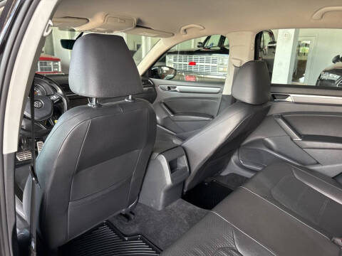 2018 Volkswagen Passat 2.0T R-Line