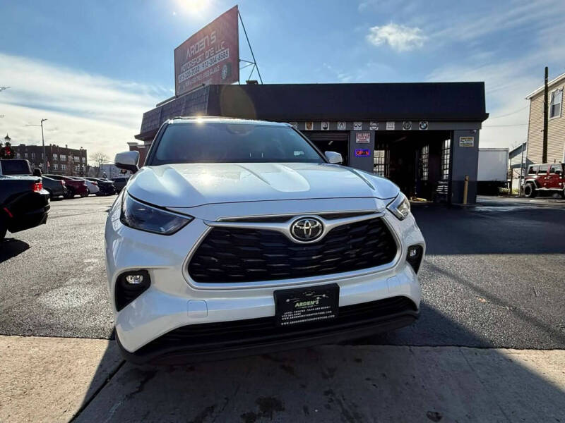 2022 Toyota Highlander LE