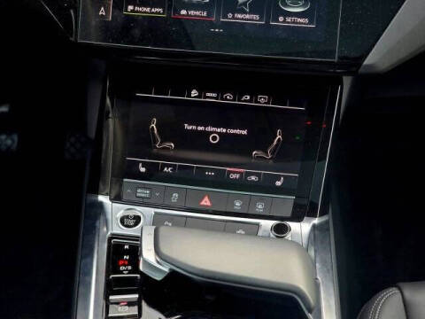 2022 Audi e-tron quattro Premium