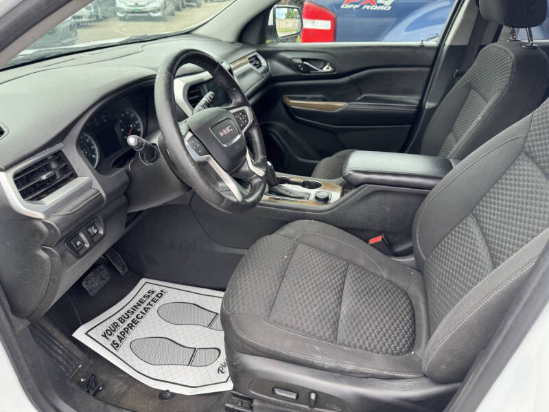 2017 GMC Acadia SLE-2