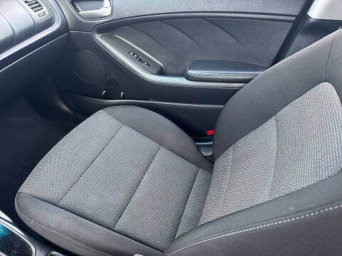 2017 Kia Forte5 LX