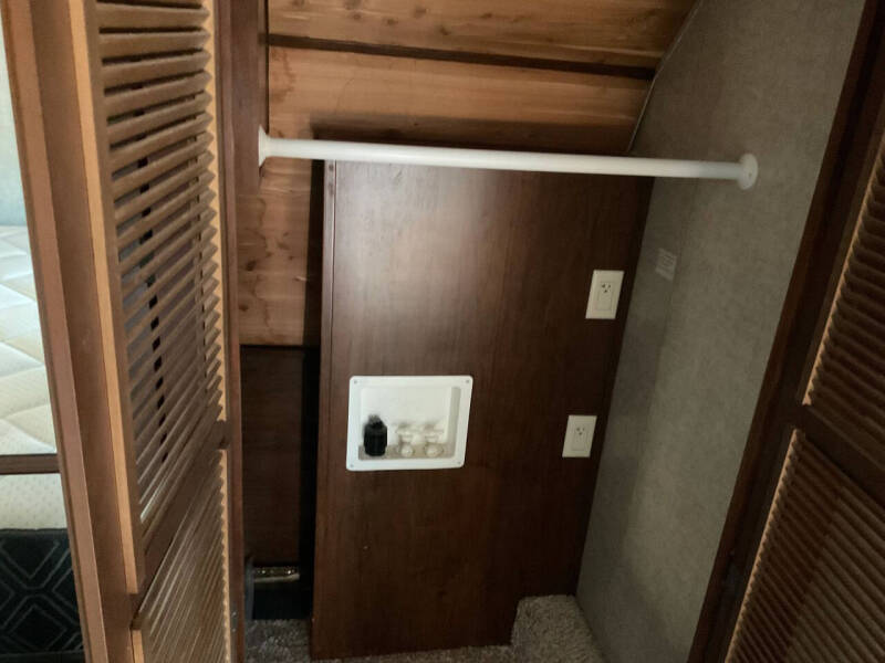 2013 Keystone RV Alpine Fifth Wheel
