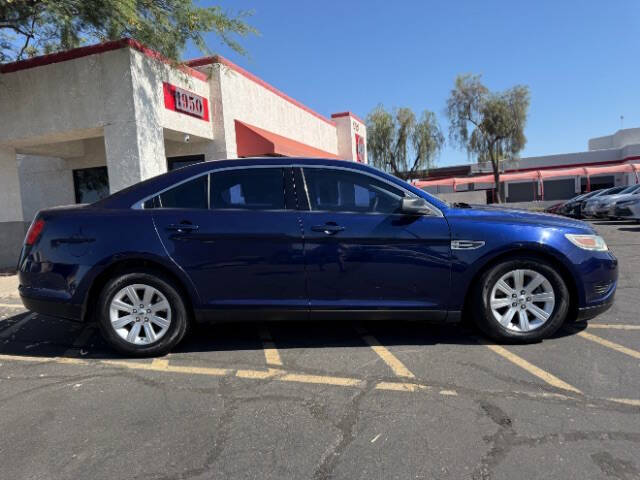 2011 Ford Taurus SE