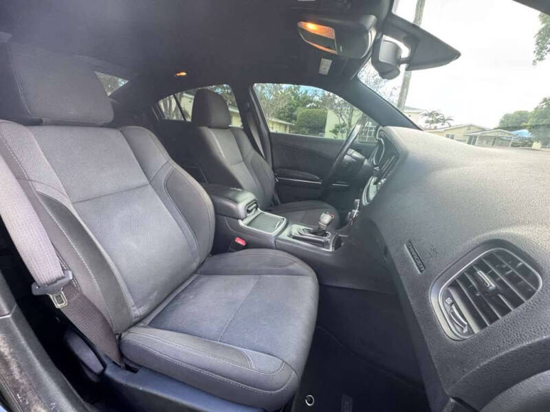 2017 Dodge Charger SXT